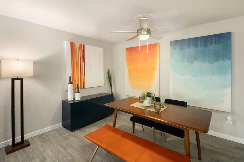 Dining room with ceiling fan