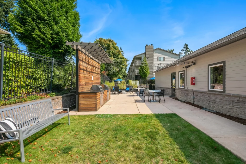 Outdoor grilling stations and dining area at Skyview 3322 pet-friendly apartments in Kent, WA